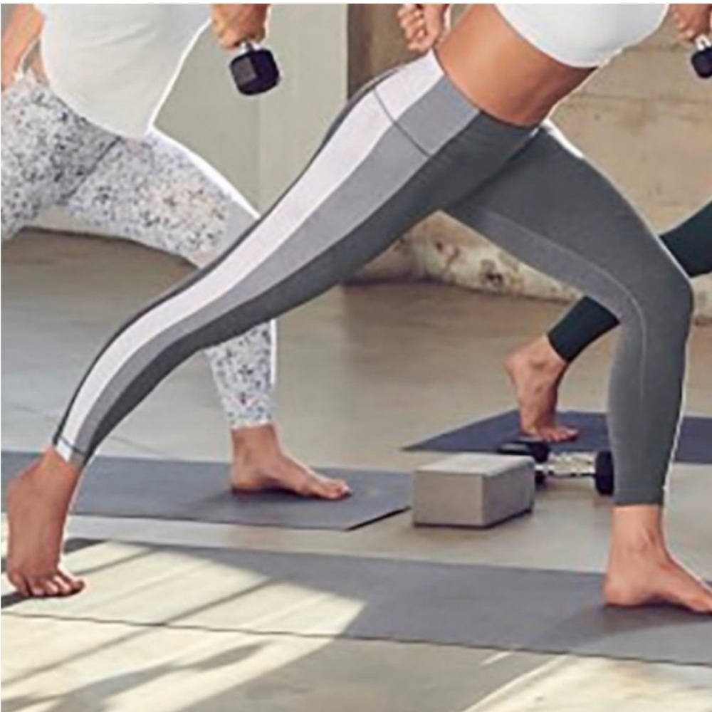 Athleta Salutation Colorblock Asymmetrical HighRise Powervita 7/8 Yoga Legging L